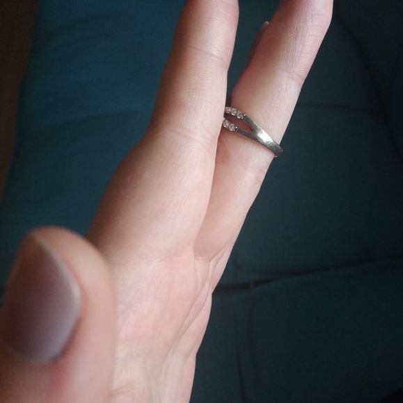 Sterling Silver and Pearl Ring - Picture 4 of 8